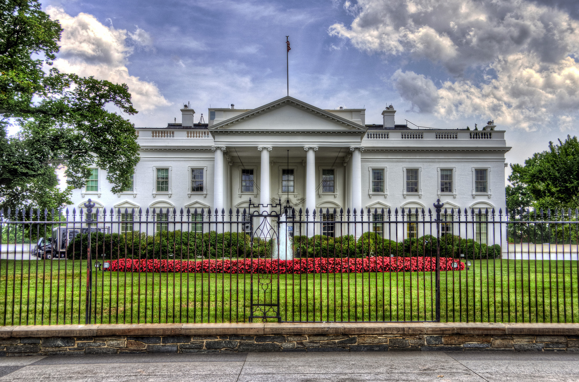 White House with green lawn and fountain in front